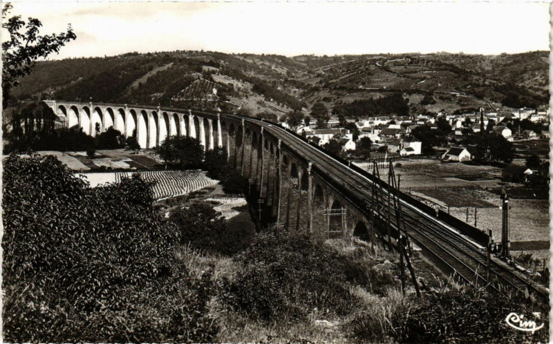 Carte postale ancienne Souillac - Le Grand Viaduc à Souillac