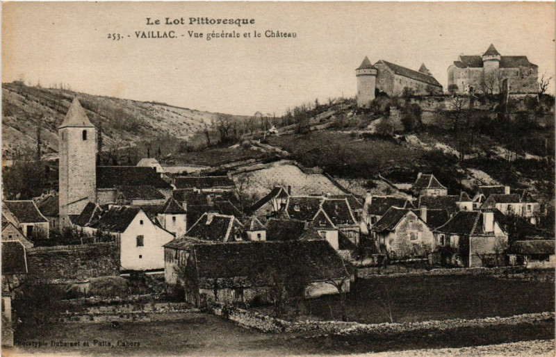 Carte postale ancienne Le Lot Pittoresque - Vaillac - Vue générale et le Chateau