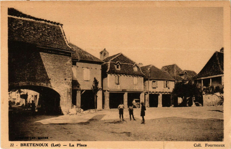 Carte postale ancienne Bretenoux - La Place à Bretenoux