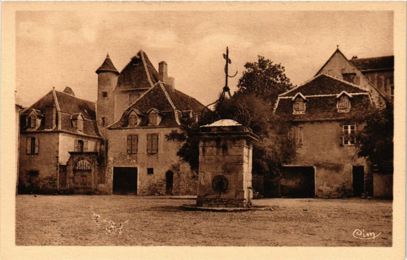 Carte postale ancienne Bretenoux - La Place à Bretenoux