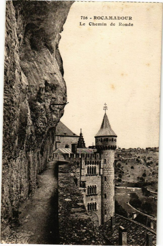 Carte postale ancienne Rocamadour - Le Chemin de Ronde à Rocamadour