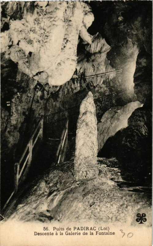Carte postale ancienne Puits de Padirac - Descente a la Galerie de la Fontaine à Padirac