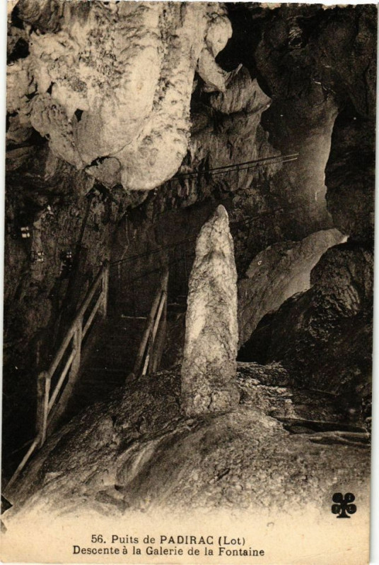 Carte postale ancienne Puits de Padirac - Descente a la Galerie de la Fontaine à Padirac