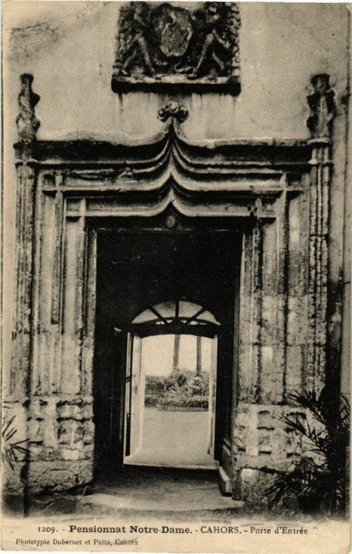 Carte postale ancienne Pensionnat N.-D. - Cahors - Porte d'Entrée à Cahors