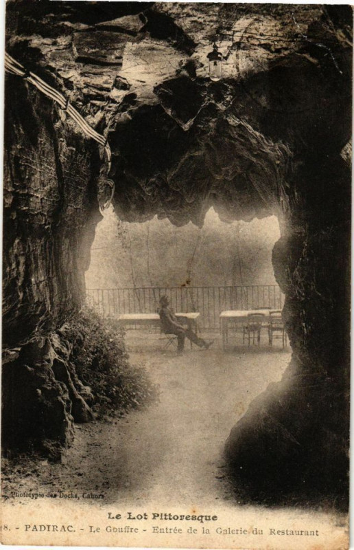 Carte postale ancienne Padirac - Le Gouffre - Entrée de la Galerie du Restaurant à Padirac