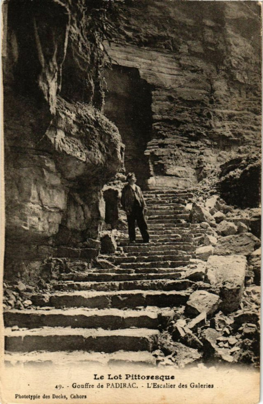 Carte postale ancienne Le Lot Pittoresque - Gouffre de Padirac - L'Escalier des Galeries à Padirac