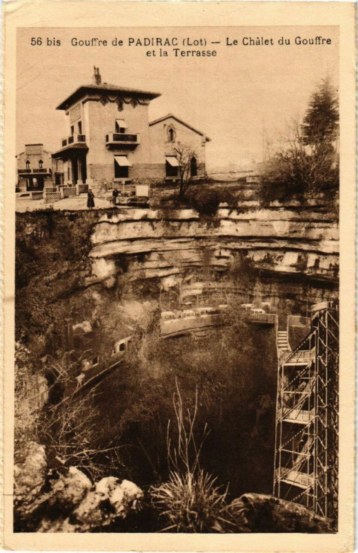 Carte postale ancienne Gouffre de Padirac - Le Chalet du Gouffre et la Terrasse à Padirac