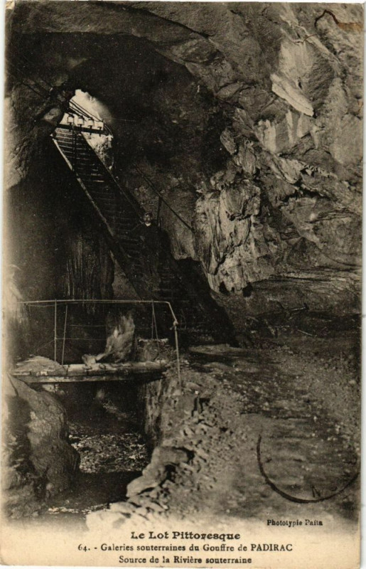 Carte postale ancienne Galeries souterraines du Gouffre de Padirac-Source de la Riviere à Padirac
