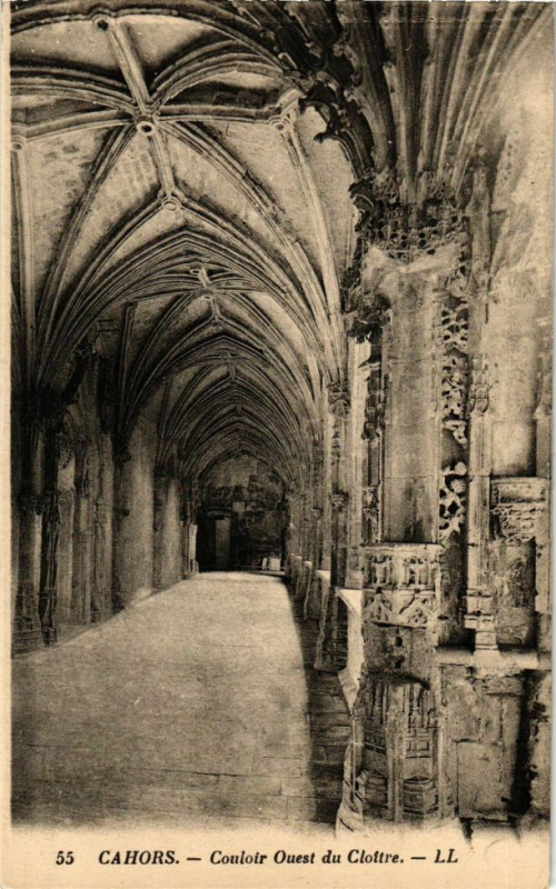 Carte postale ancienne Cahors - Couloir Ouest du Cloitre à Cahors