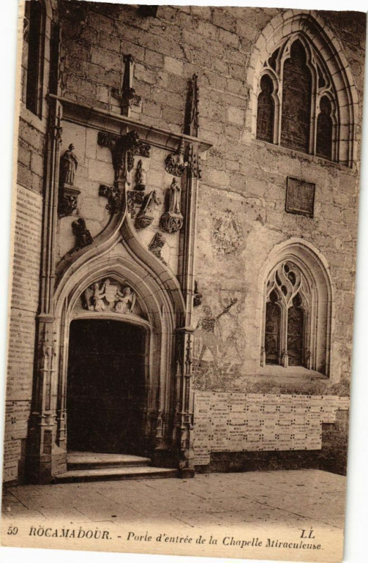 Carte postale ancienne Rocamadour - Porte d'entrée de la Chapelle Miraculause à Rocamadour