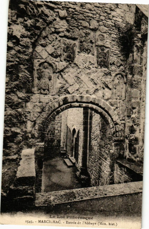 Carte postale ancienne Le Lot Pittoresque - Marcilhac - Entrée del'Abbaye (Mont.hist.)