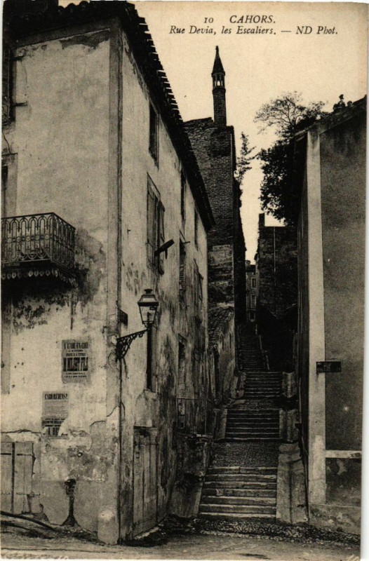 Carte postale ancienne Cahors - Rue Devia les Escaliers à Cahors