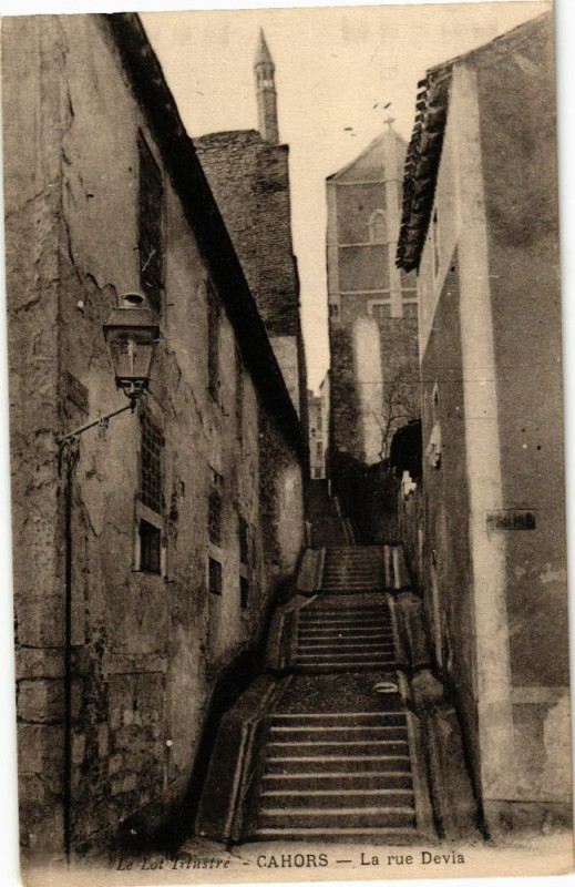 Carte postale ancienne Le Lot Illustre - Cahors - La Rue Devia à Cahors