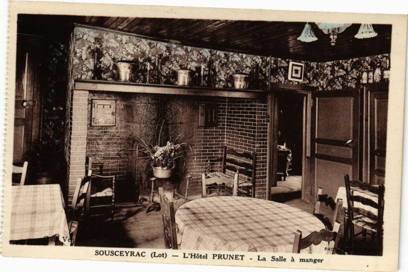 Carte postale ancienne Sousceyrac - L'Hotel Prunet - La Salle a manger