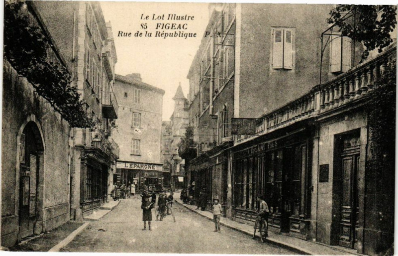 Carte postale ancienne Le Lot Illustre - Figeac - Rue de la Republique à Figeac