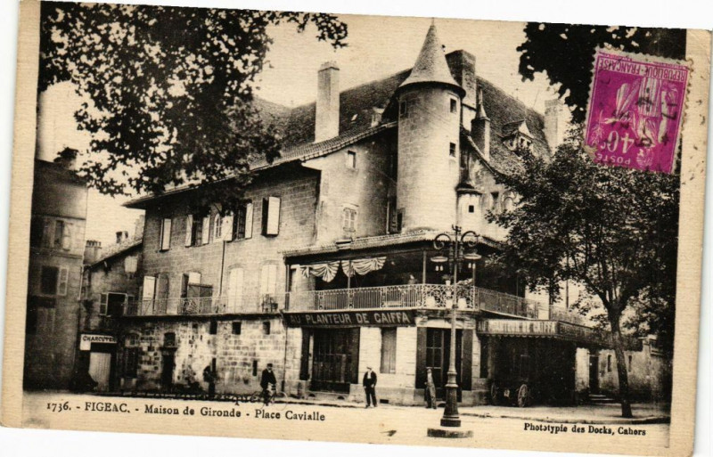 Carte postale ancienne Figeac - Maison de Gironde - Place Cavialle à Figeac