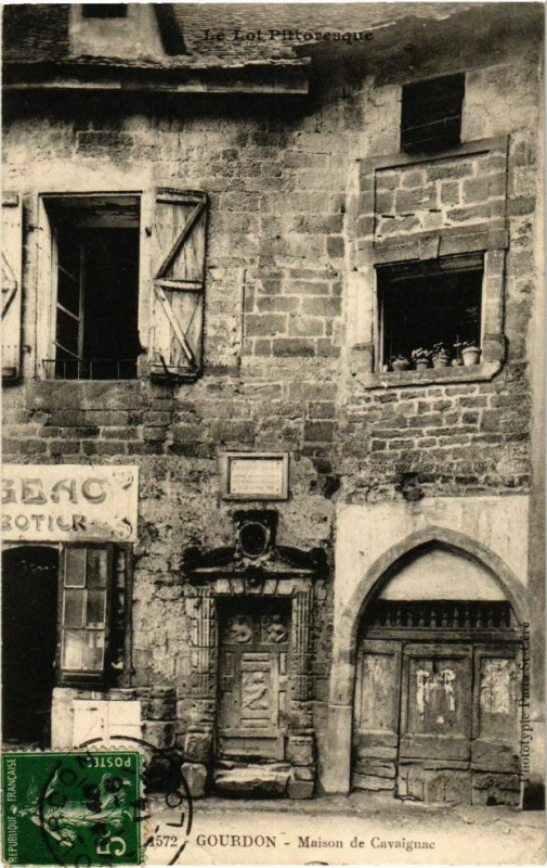 Carte postale ancienne Le Lot Pittoresque - Gourdon - Maison de Cavaignac à Gourdon
