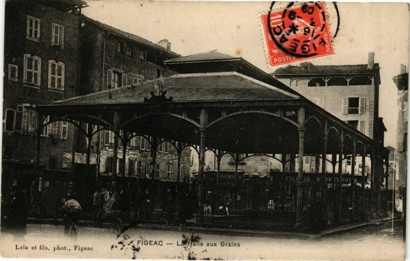 Carte postale ancienne Figeac - La Halle aux Grains à Figeac