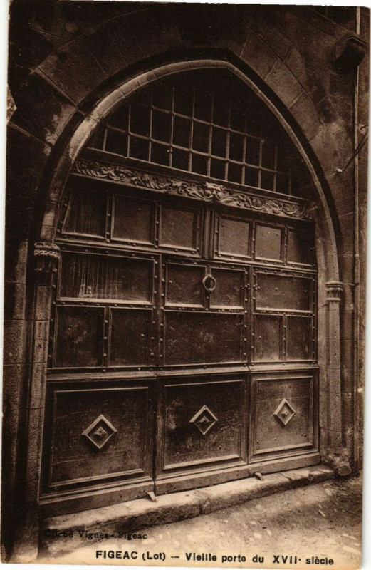 Carte postale ancienne Figeac - Vieille porte du Xvii siecle à Figeac