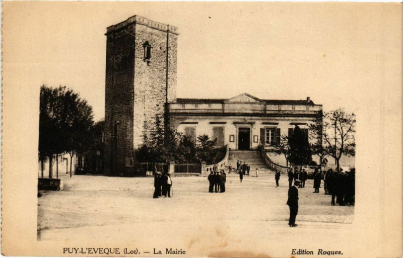 Carte postale ancienne Puy-L'Eveque - La Mairie à Puy-l'Évêque