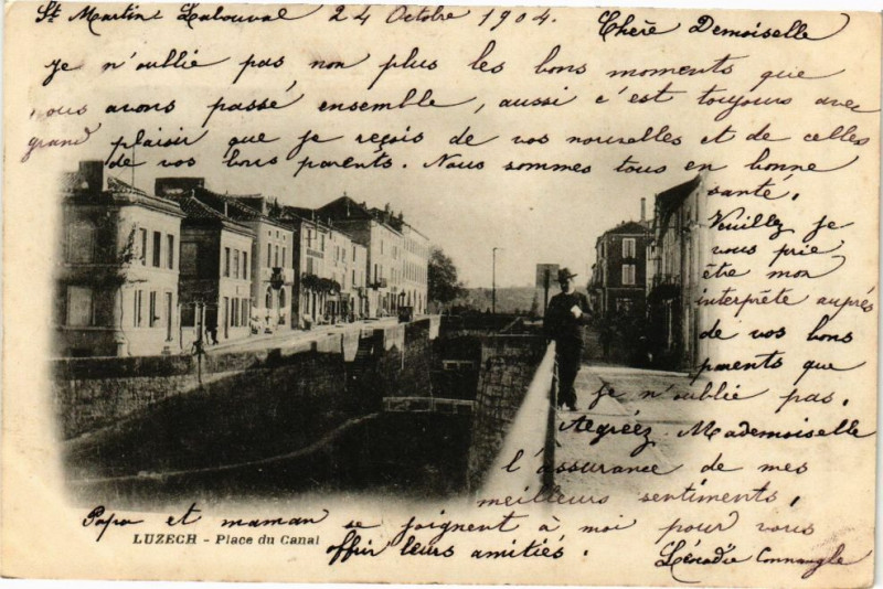 Carte postale ancienne Luzech - Place du Canal à Luzech