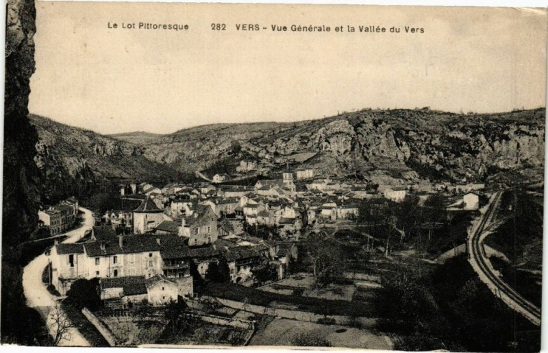 Carte postale ancienne Le Lot Pittoresque - Vers - Vue générale et la Vallée du Vers
