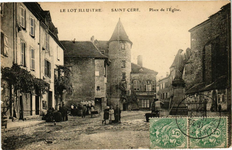 Carte postale ancienne Le Lot Illustre - Saint-Cere - Place de l'Eglise à Saint-Céré