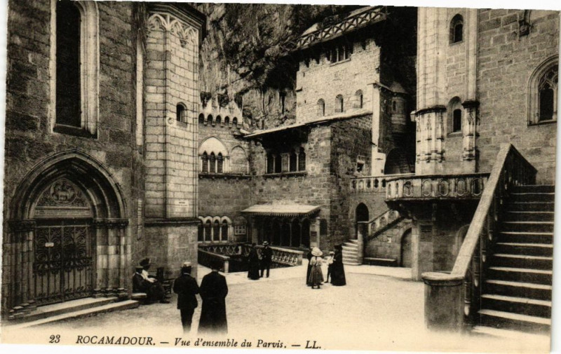 Carte postale ancienne Rocamadour-Vue d'ensemble du Parvis à Rocamadour