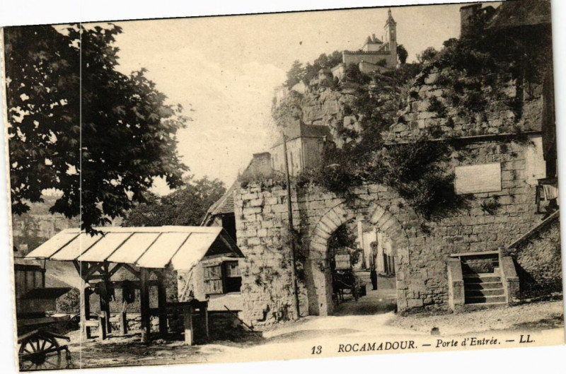Carte postale ancienne Rocamadour-Porte d'Entrée à Rocamadour