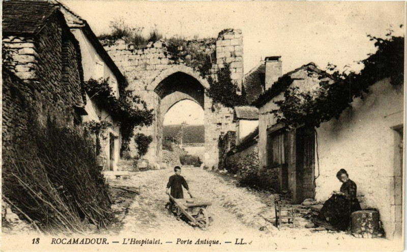 Carte postale ancienne Rocamadour-L'Hospitalet-Porte Antique à Rocamadour
