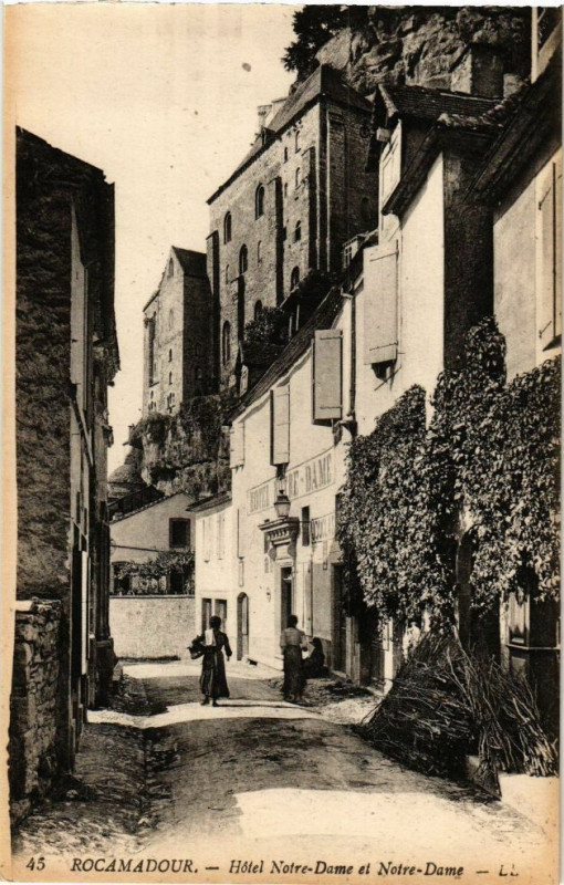 Carte postale ancienne Rocamadour-Hotel N.-D. et N.-D. à Rocamadour