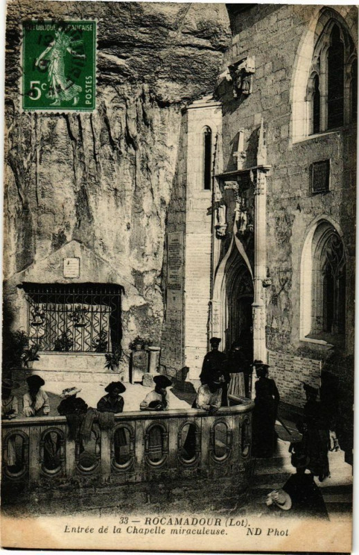 Carte postale ancienne Rocamadour-Entrée de la Chapelle miraculeuse à Rocamadour