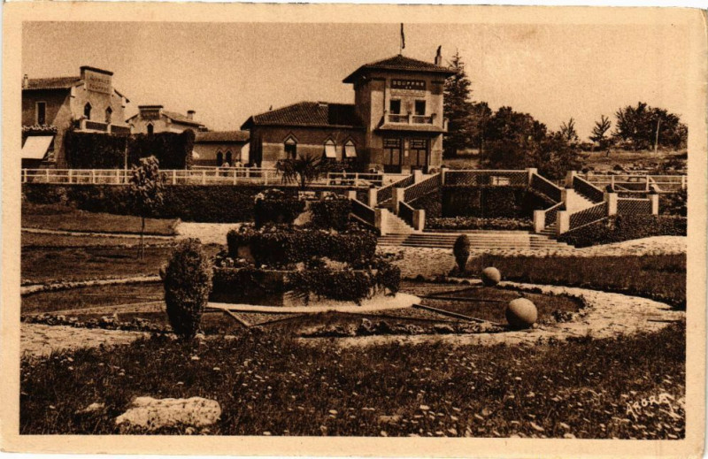Carte postale ancienne Padirac-Les amenagements aux abords du gouffre à Padirac