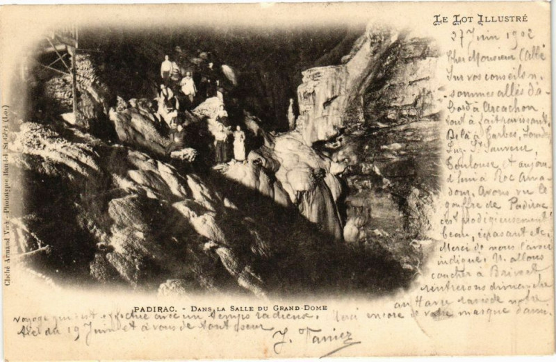 Carte postale ancienne Padirac-Dans la Salle du Grand-Dome à Padirac