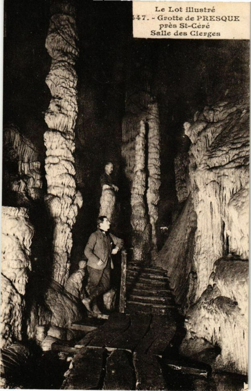 Carte postale ancienne Grotte de Presque pres Saint-Cere-Salle des Cierges