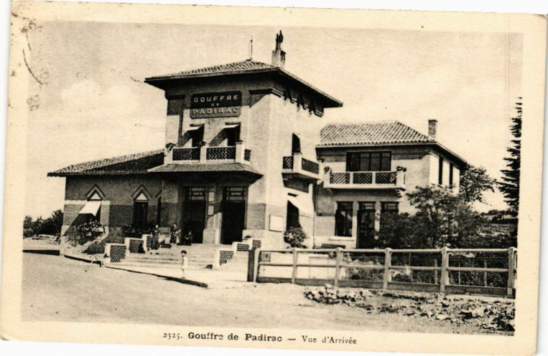 Carte postale ancienne Gouffre de Padirac-Vue d'Arrivée à Padirac