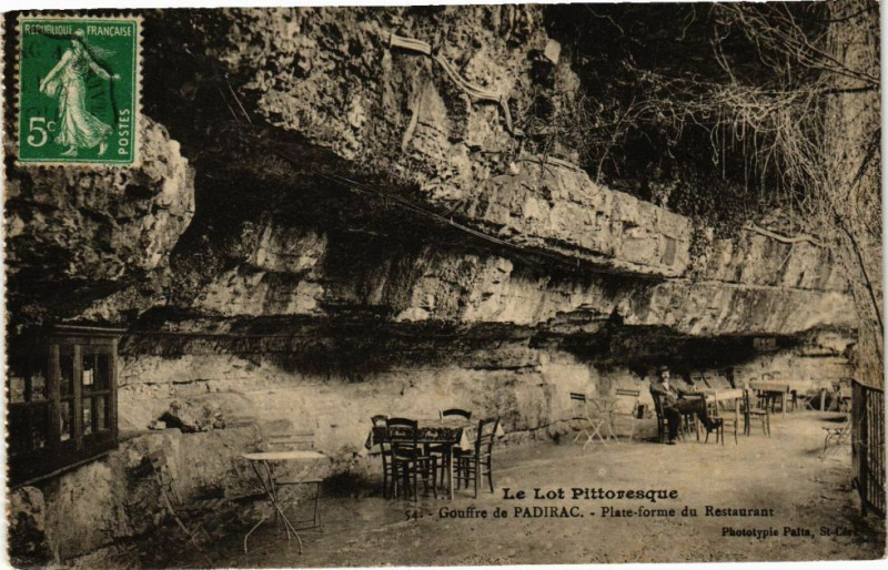 Carte postale ancienne Gouffre de Padirac-Plate-forme du Restaurant à Padirac