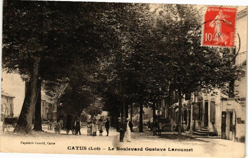 Carte postale ancienne Catus-Le Boulevard Gustave Laroumet à Catus