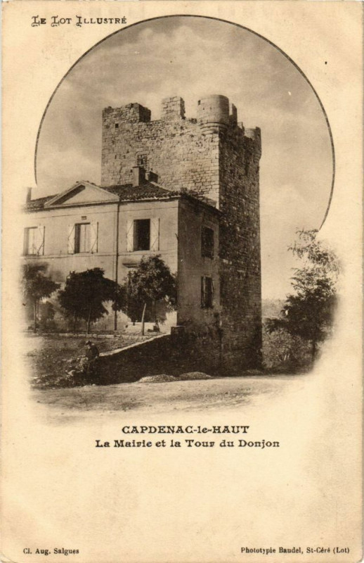 Carte postale ancienne Capdenac-le-Haut-La Mairie et la Tour du Donjon à Capdenac
