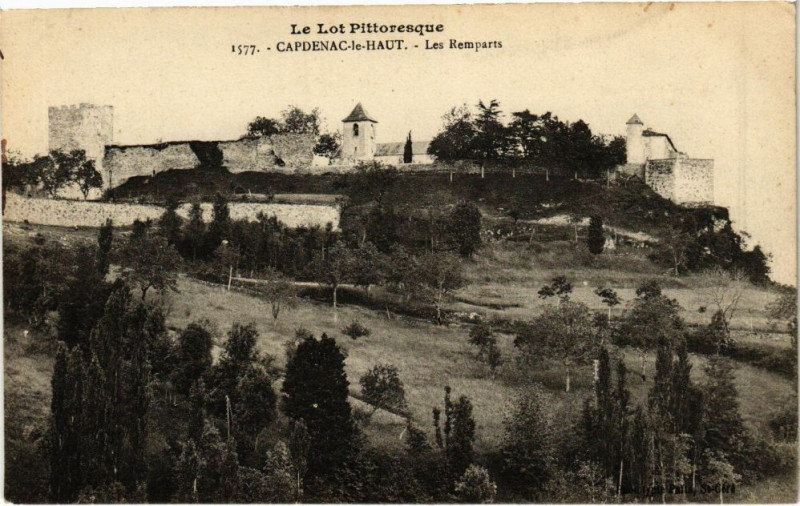 Carte postale ancienne Capdenac-le-Haut-Les Remparts à Capdenac