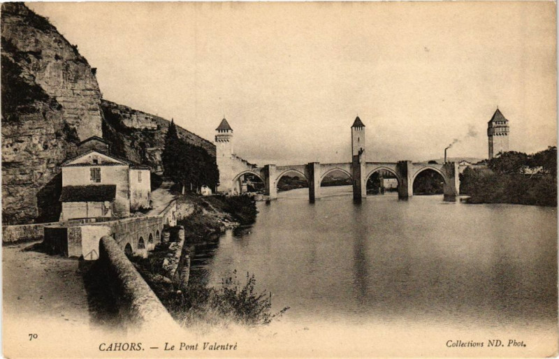 Carte postale ancienne Cahors-Le Pont Valentre à Cahors