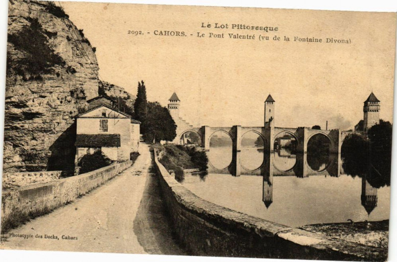Carte postale ancienne Cahors-Le Pont Valentre à Cahors