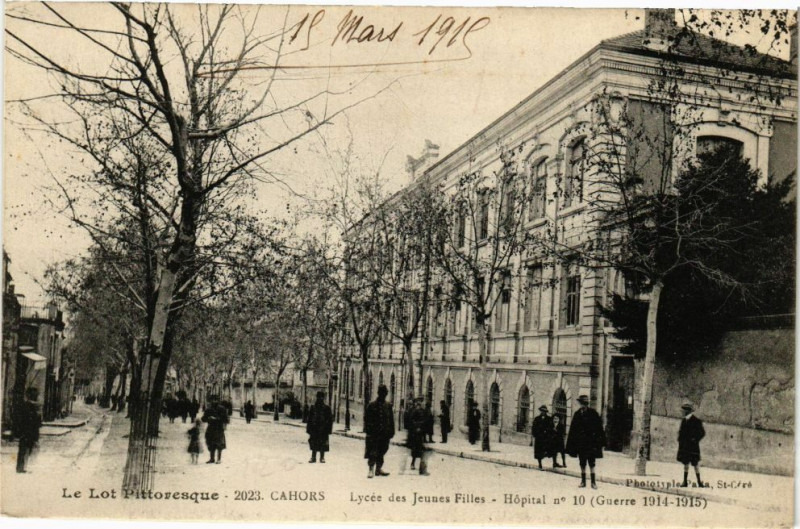 Carte postale ancienne Cahors Lycée des Jeunes Filles Hopital no 10 (Guerre 1914-1915) à Cahors