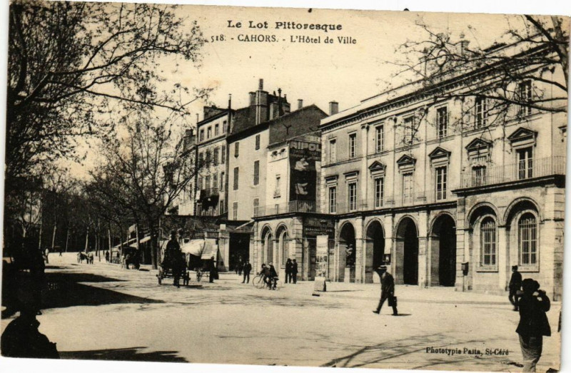 Carte postale ancienne Le Lot Pittoresque - Cahors - d'Hotel de Ville à Cahors