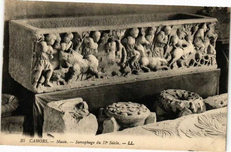 Carte postale ancienne Cahors - Musée - Sarcophage du Ii. Siecle à Cahors