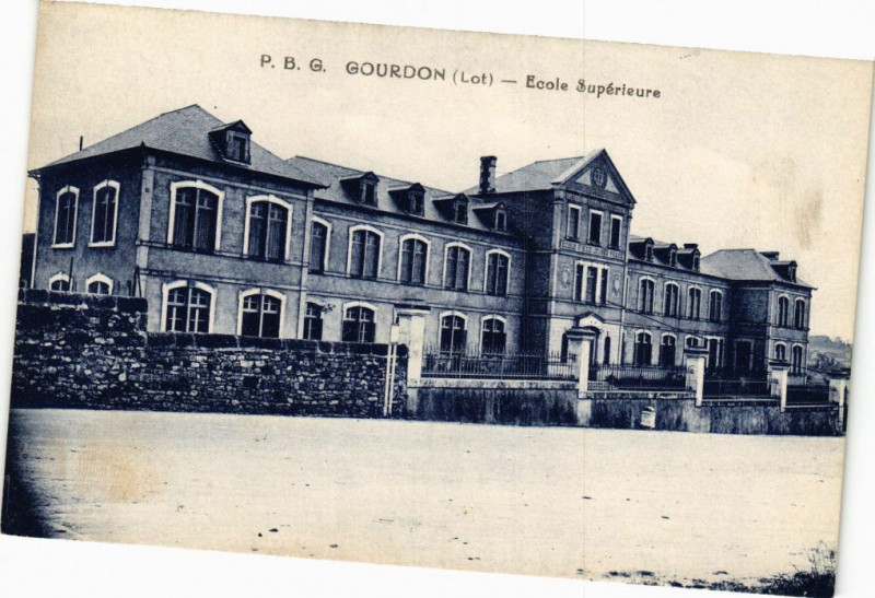 Carte postale ancienne P. B. G. Gourdon - Ecole Superieure à Gourdon