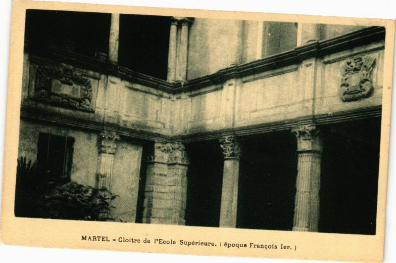 Carte postale ancienne Martel - Cloitre de l'Ecole Superieure (epoque Francois Ier) à Martel