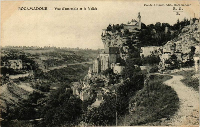 Carte postale ancienne Rocamadour - Vue d'ensemble et la Vallée à Rocamadour