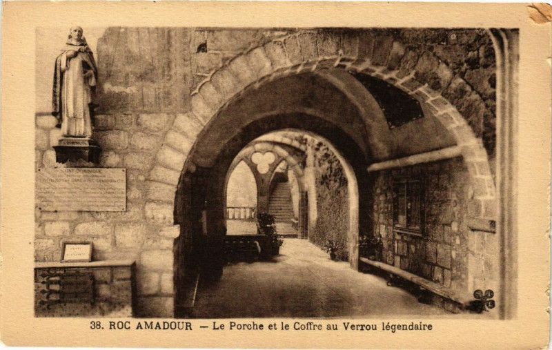 Carte postale ancienne Rocamadour - Le Porche et le Coffre au Verrou legendaire à Rocamadour