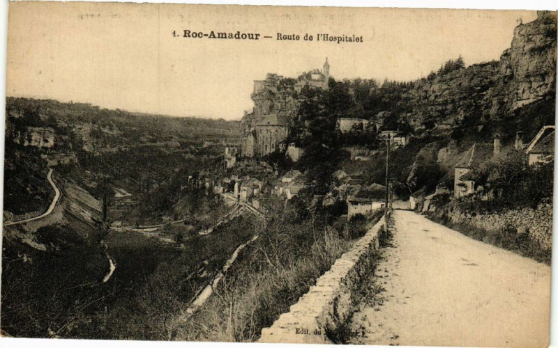 Carte postale ancienne Rocamadour - Route de l'Hospitalet à Rocamadour